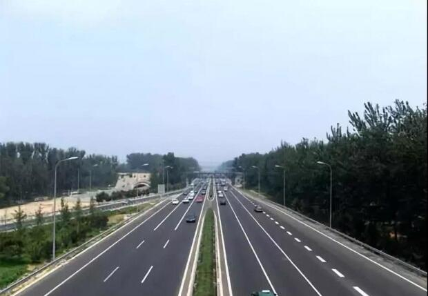 间断性才淄门的操作，能让我们在行驶时省油吗？